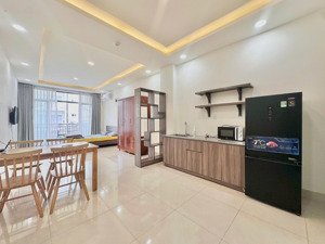 trống sẵn 1 phòng ban công full nt 45m2 ngay trung tâm thảo điền