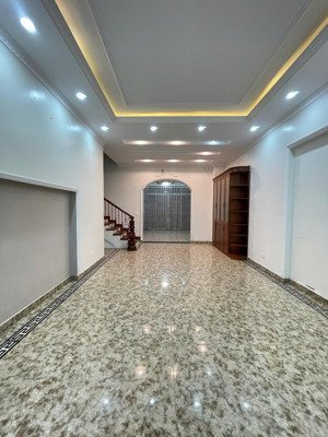 cho thuê nhà 160m2 x 4 tầng, giáp vin smart city, 30tr. lh: 