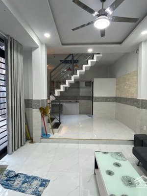 siêu phẩm ngay trung tâm chợ vài đường phú thọ hòa