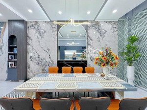 nhà 4 tầng xe hơi đỗ cửa - nở hậu 6.6m - chỉ 90tr/m2 - sát kđt phú mỹ hưng - quận 7