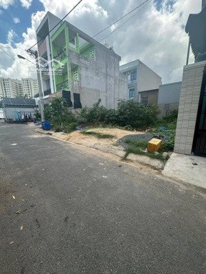 bán nhà mặt tiền 118m nở hậu ngang 4.3m