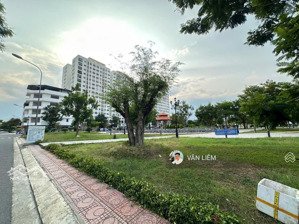 bán lô view công viên hà quang 1
diện tích : 110m2 ngang 5m . được xây dựng 5 tầng 1 tum giá bán