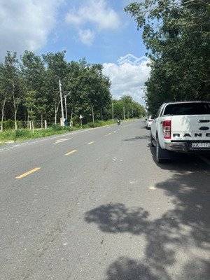 chủ gửi bán lô đất gần chợ và kcn nằm ngay khu phố 10 phường hưng long, chơn thành, bình phước