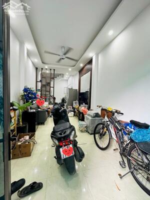 MỄ TRÌ THƯỢNG - 7.3 TỶ - NHÀ ĐẸP NGÕ THÔNG Ô TÔ - 3 GÁC VÀO TẬN CỬA