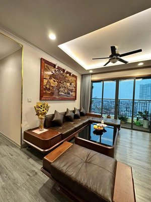 chính chủ bán chung cư one 18 đã có sổ đỏ 3 phòng ngủ phố ngọc lâm 112.2m2 giá 8.18 tỷ: 