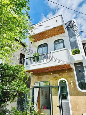 bán gấp căn nhà sát mặt tiền đường lê quang định 1 trệt 1 lầu gồm 2pn, 2wc dt 60m2, shr hẻm xe hơi