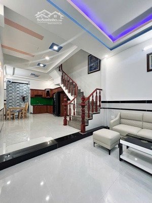cần bán gấp nhà lê quang định, 50m2, hẻm oto, chỉ nhỉn 5 tỷ.