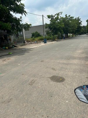 bán lô đất ngộp ngay sát kdc viet sing, dt 80m2, giá 1,53 tỷ, shr,cách chợ viet sing chỉ 5p chạy xe