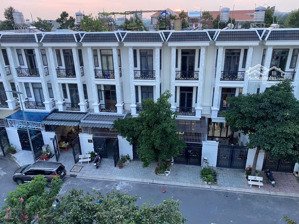 nhà hoàn công 1trệt 2 lầu khu dân cư bảo vệ 24/24 sát làng đại học quôc gia tp hcm