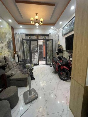 nhà đẹp- 4 tầng - gay vòng xoay lê đại - nội thất xịn xò - 9 tỷ nhỉnh