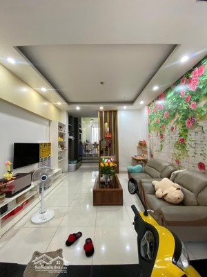 bán nhà hẻm 8m lạc long quân 4 x 18.5m, 3 lầu nhà đẹp ở liền giá 12.5 tỷ/tl - cách mặt tiền chỉ 20m