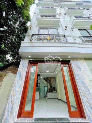 chỉ 3,x tỷ, nhà 5 tầng (40m2) gần ngay thị trấn chúc sơn, biên giang hà đông, cách ql6 50m