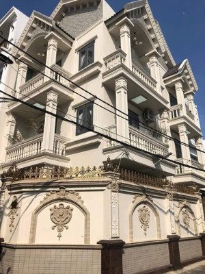 chính chủ cho thuê - nhà biệt thự - căn góc - khu lacasa - quận 7. lh 