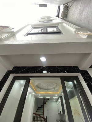 chỉ 4tỷ rẻ nhất tt thanh trì, cực hiếm còn đúng 1 căn duy nhất vĩnh quỳnh 5 tầng mới koong dt 42m2