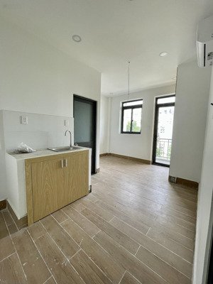 cho thuê chdv full nội thất có ban công 3,7tr/tháng cát lái q2 lh: 