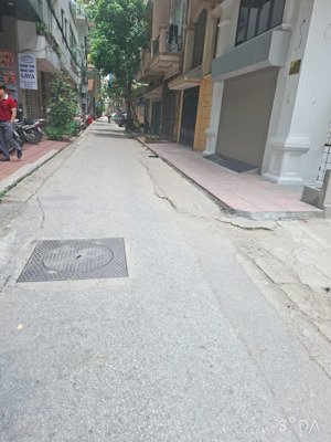 bán nhà cầu giấy - phân lô, ô tô đỗ, hai mặt ngõ trước sau, nhà dân xây, sân riêng 66m2 - 24.5 tỷ