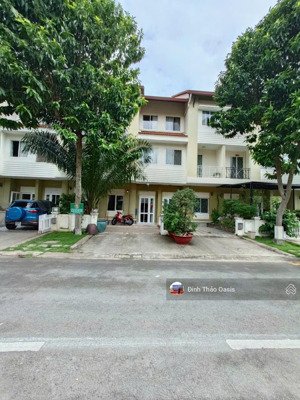 chính chủ bán biệt thự oasis giá chỉ 5,7 tỷ đang có doanh thu cao tại thuận an. bd. lh: 