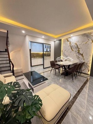 yên hòa nhà đẹp,ngõ 3m,gần phố,dt 35m- giá 8 tỷ 350