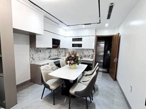 ô tô vào nhà đường cổ linh long biên dt 43m2 6tầng 10.8ty thang máy