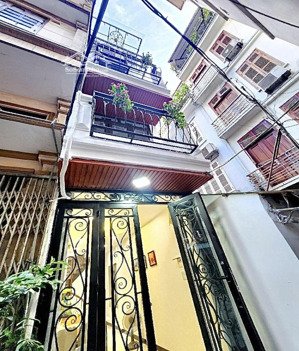 nhà hiếm phố hàng chuối 5 tầng có sân để xe giá tốt