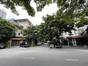 bt thành phố giao lưu - lô góc - khu đông dân cư và ích nhất - nội thất xịn - kinh doanh - ở sướng.