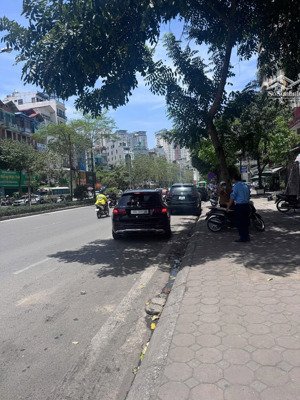 cực hiếm -mặt phố nguyễn hoàng - sát bến xe mĩ đình - chủ định cư nước ngoài cần bán