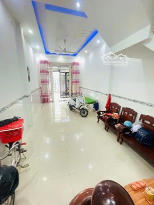 chỉ 4.090 tỷ-nhà đẹp 3 tầng-4pn-ở ngay-hẻm xe hơi-thới an 20 q12-ngay lê thị riêng-gần gò vấp