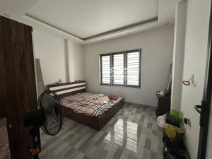 cc bán nhà 4 tầng độc lập xây chắc chắn tái định cư sao sáng 40m oto đỗ cửa