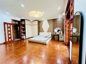 dốc thọ lão 56m - 7 tầng thang máy kinh doanh, nhà mới 2 thoáng, mt 5.6m gara ô tô, nội thất 5*