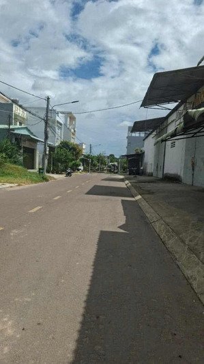 đât rộng- bán 6 lô đất t.t. t tuy phước gần cầu ông đô dt: 1050m2 ngang 50m giá: 13.7tỷ