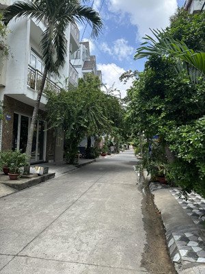 gần công an quận; vị trí vàng quang trung; ngang 4.2*20; 50m đến mặt tiền khu nhà yên tĩnh. hơn 8tỷ