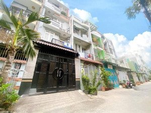 nhà 3 tầng hẻm 8m thông ô tô ngủ trong nhà - dt 4x13m - chỉ 5 tỷ nhỉnh