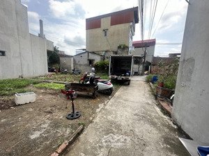 bán đất kiêu kỵ, gia lâm 45m2, mặt tiền 5m, giá 2.75 tỷ. ô tô vào đất, mặt ngõ thông, kinh doanh