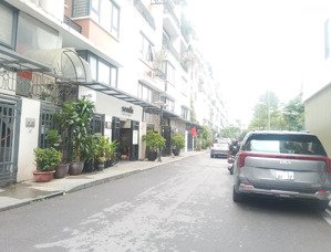 phân lô - vỉa hè 5m - ô tô đỗ ngày đêm- cạnh romantic starlake - tây hồ tây