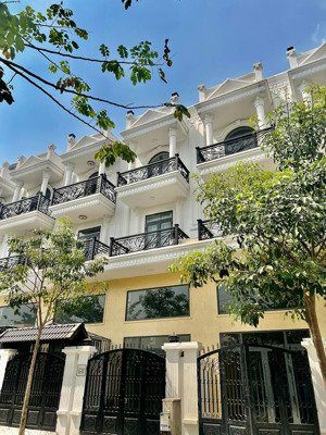 nhà phố sạch đẹp phù hợp văn phòng công ty ở gia đình dt 4x16 1trệt 1lửng 3lầu 4pn 5wc vỉa hè đẹp