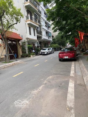 hoàng quốc việt- 26 tỷ- biệt thự 96m - mt 9.4m - nở hậu - ngõ 4.5m