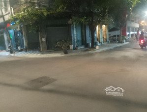 26.5 tỷ- võ chí công-lô góc - 6 tầng - thang máy- vỉa hè 3m - lòng đường 6m - t1: 70m , t2 80m