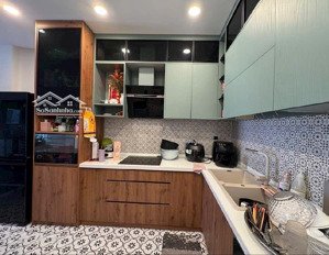 mặt tiền ngô gia tự q10 -42m2 nội thất - 6 tầng - có 7pn cho thuê + dòng tiền khai thác 800tr/năm