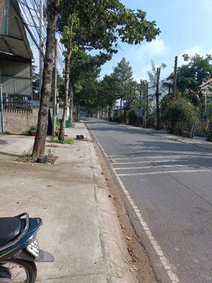 cho thuê nhà đường dx065 gần vòng xoay định hoà rộng rãi kinh doanh nhỏ lẻ