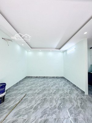 bán căn hộ tầng 1 phố quỳnh mai, ô tô đỗ ngày đêm, tiện ích ngập tràn, nhỉnh 2 tỷ