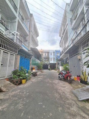 dãy trọ 2 tầng 7.35x11 hẻm xe hơi tránh phạm hữu lầu giá chỉ 6.1t