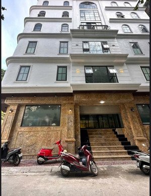 bán tòa nhà văn phòng trung tâm quận cầu giấy dt 80m2 8 tầng mt lg 18m giá 43 tỷ