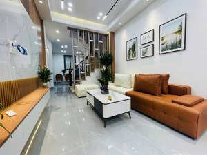 bán nhà kim giang, đại kim, diện tích 40m2 x 4 tầng, giá hơn 8 tỷ, ngõ cực rộng, nội thất như hình