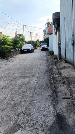 cần bán 53m2(4,5x11,8) đất đông trù đông anh đường rộng 2,4m hướng tây nam