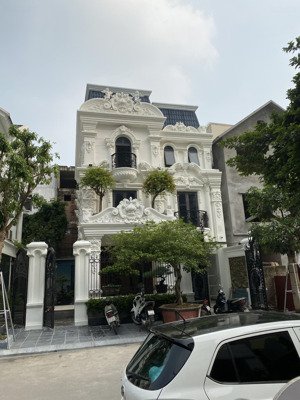 cho thuê biệt thự c37 bắc hà, 17 tố hữu, dt 170m2 x 4 tầng, 1 hầm thang máy, lô góc, 45 triệu