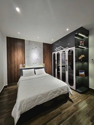 bán nhà bạch mai xây 1 căn độc lập 40m2 - 5 tầng - 4 ngủ - mặt tiền gần 4m - ngõ thông - 50m ra ôtô