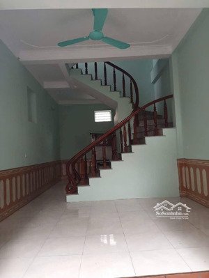 nhỉnh 3 tỷ có ngay 3 tầng dân xây - full nội thất - kiêu kỵ gia lâm