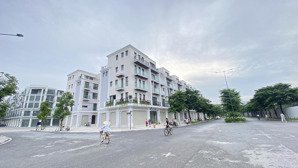 cho thuê căn 100m2 x 5 tầng, mặt tiền 6,6m, đường rộng 12m