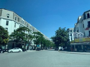 chính chủ bán căn bt - lk mặt đường lớn thuận tiện cho việc kinh doanh buôn bán