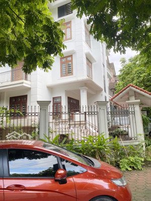 cho thuê biệt thự tố hữu - hà đông. dt 230m2, 4 tầng thang máy, full điều hòa. lô góc siêu đẹp